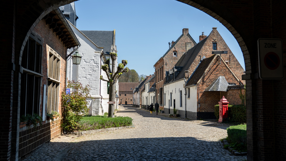 Intreden in de luwte van het begijnhof