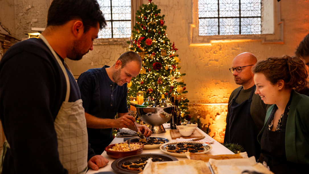 Feestelijke streekhapjes en Hagelandse wijnen